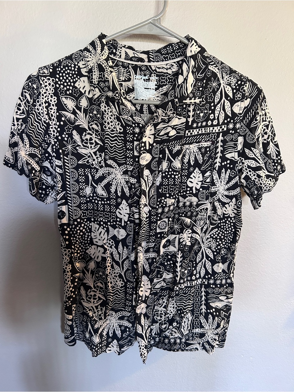 Black & Cream Printed Short-Sleeve Shirt - Classic Resort Style